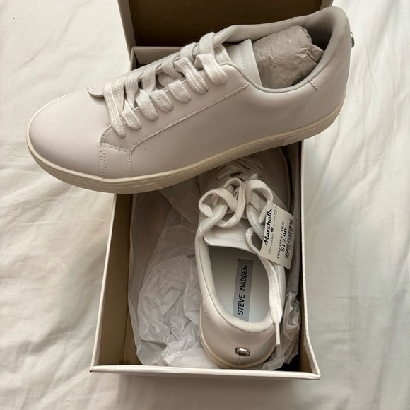 Steve Madden “Mirella” Sneaker - Picture 2 of 9